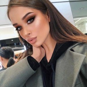 Meet your Posher, Dayana